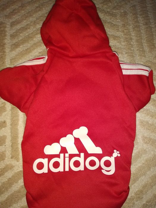 Roupa quente para cão preto e vermelho