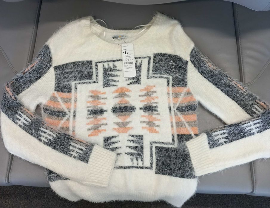 Модний,  пушистий , дуже ніжний , приємний на дотик светрик, травичка