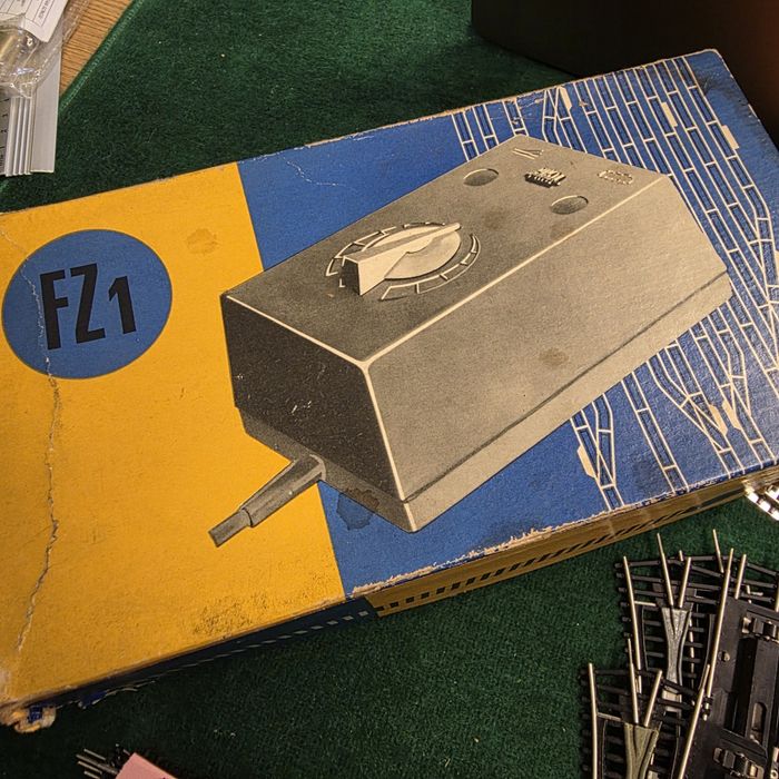 Sprzedam duży zestaw elementów do makiety kolejowej w skali TT.