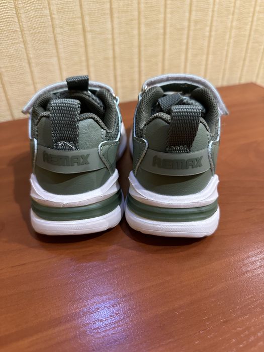 Детские кросовки на липучке