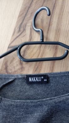 Szara sukienka z paskiem Makalu