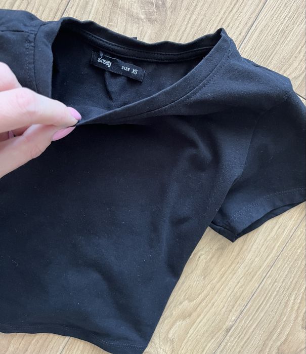 Koszulka crop top czarna nieużywana rozm XS / Sinsay