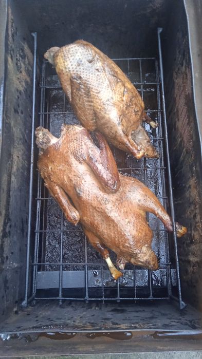 Коптильня з гідрозатвором. Товщина стінки 2 мм.