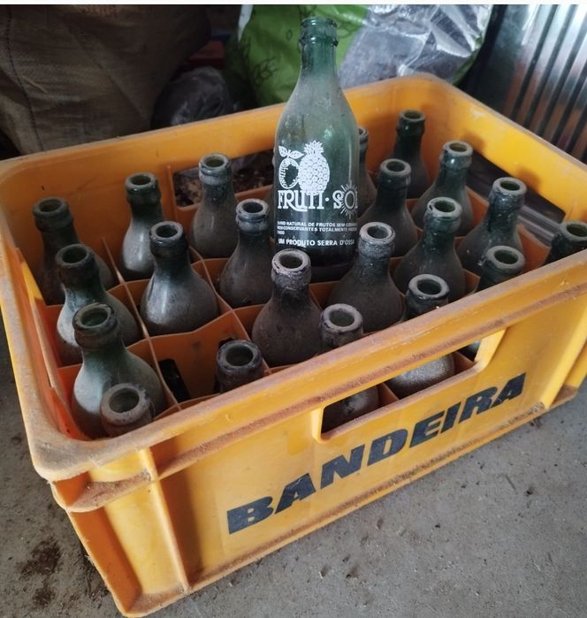 Grade de garrafas antigas pirogravadas sumos fruti-sol (anos 70/80)