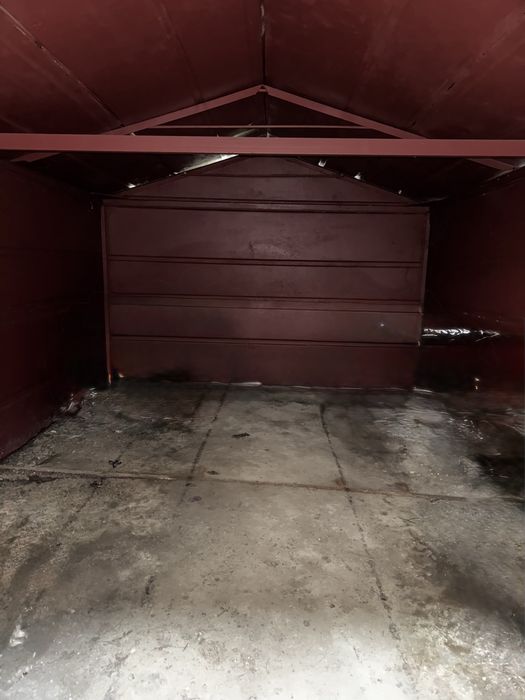 Сдам гараж в центре.