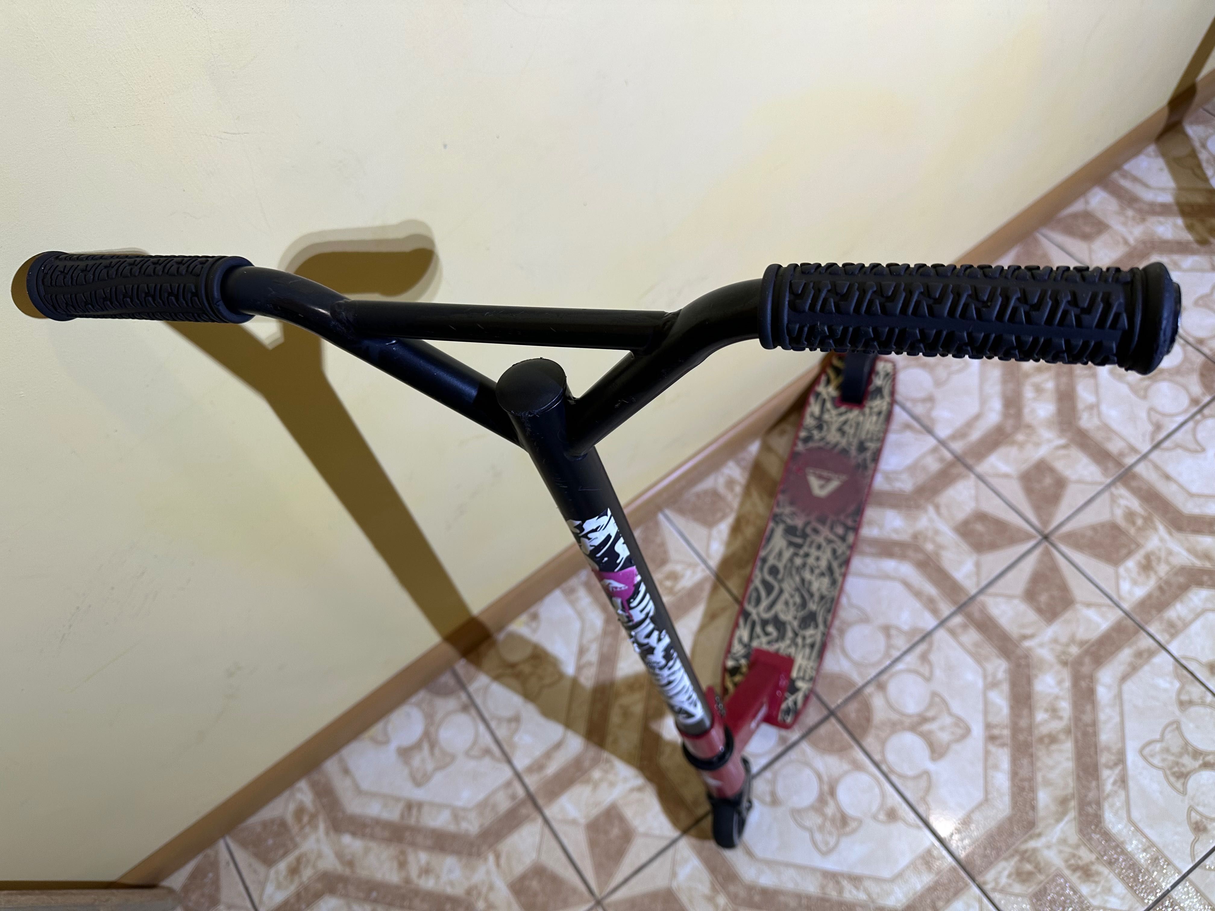 Самокат трюковий Apollo Stunt Scooter - Graffiti Pro 4.0 - Red