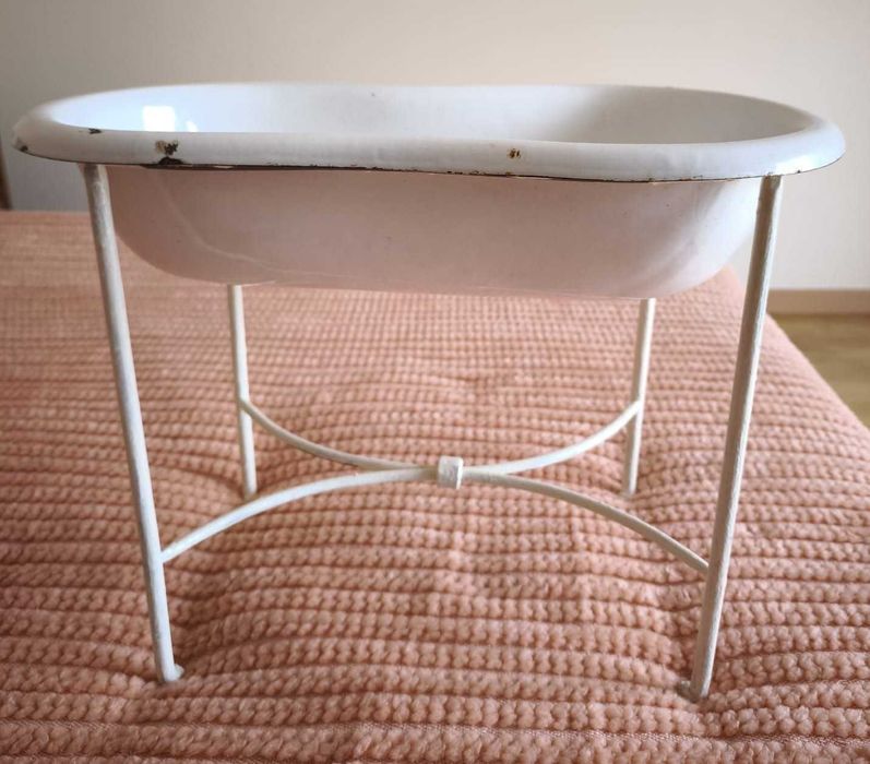 Bidé Antigo em Esmalte + Suporte em Ferro