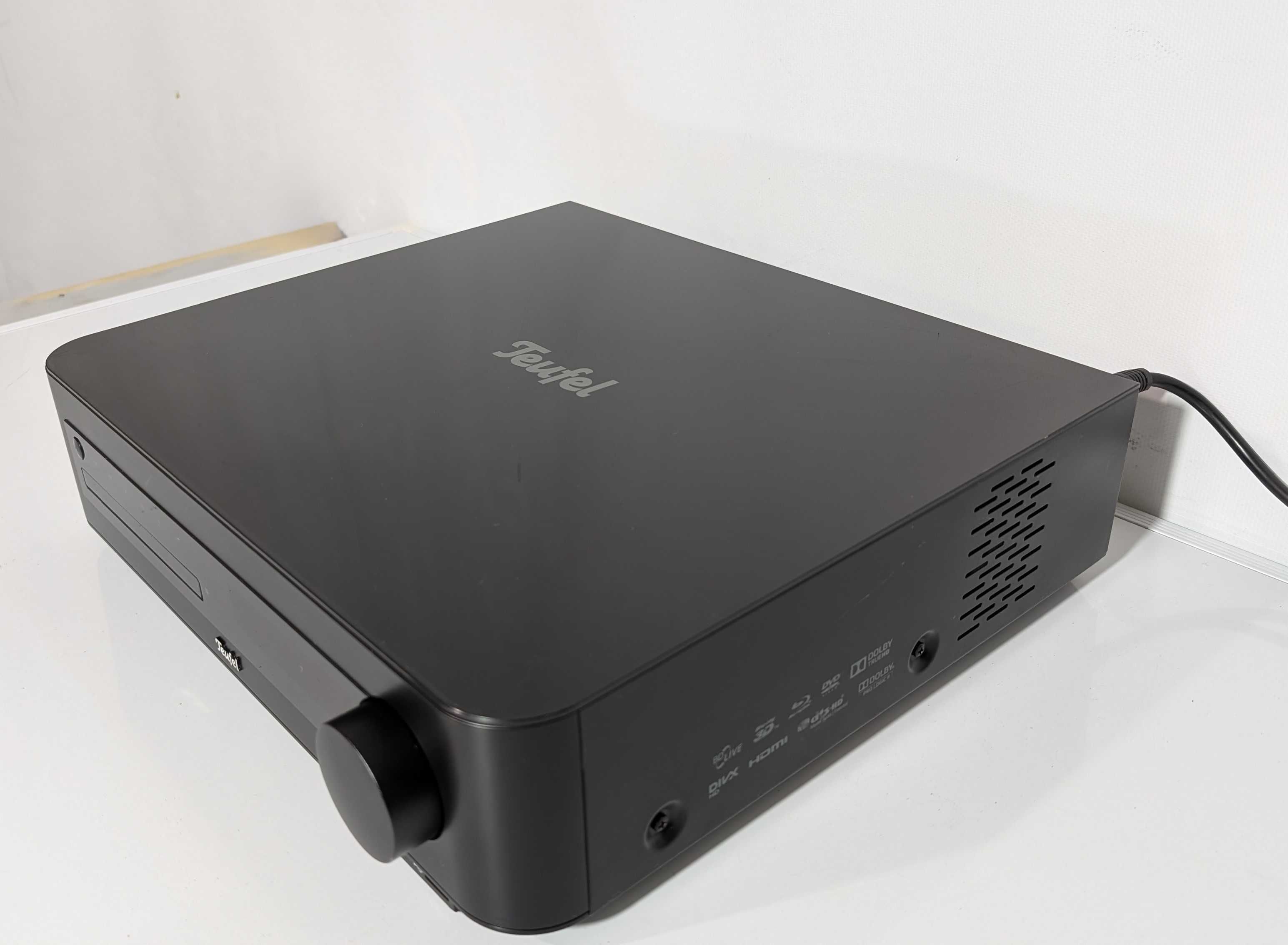 5.1 ресивер/програвач Teufel IP7000, має 100 Вт\канал\HDMI\USB\Blu-ray