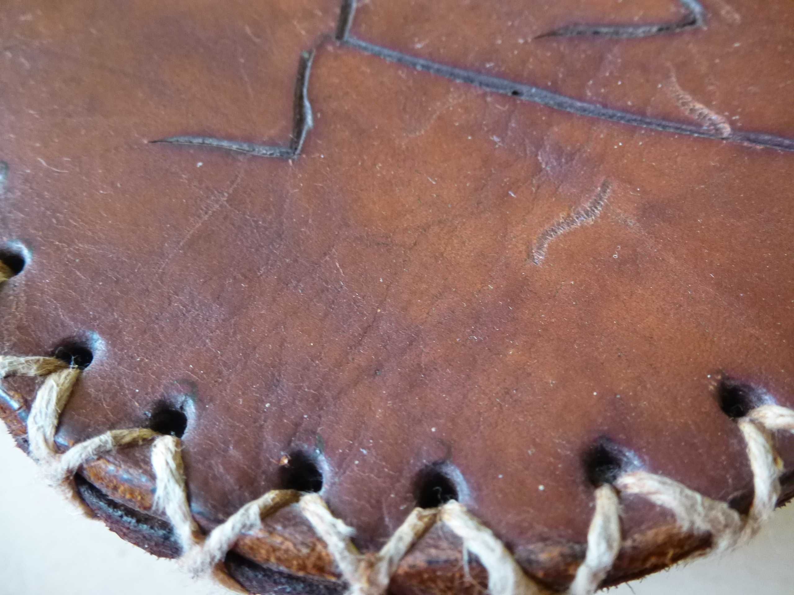 Malinha de mão de couro Africano artesanal