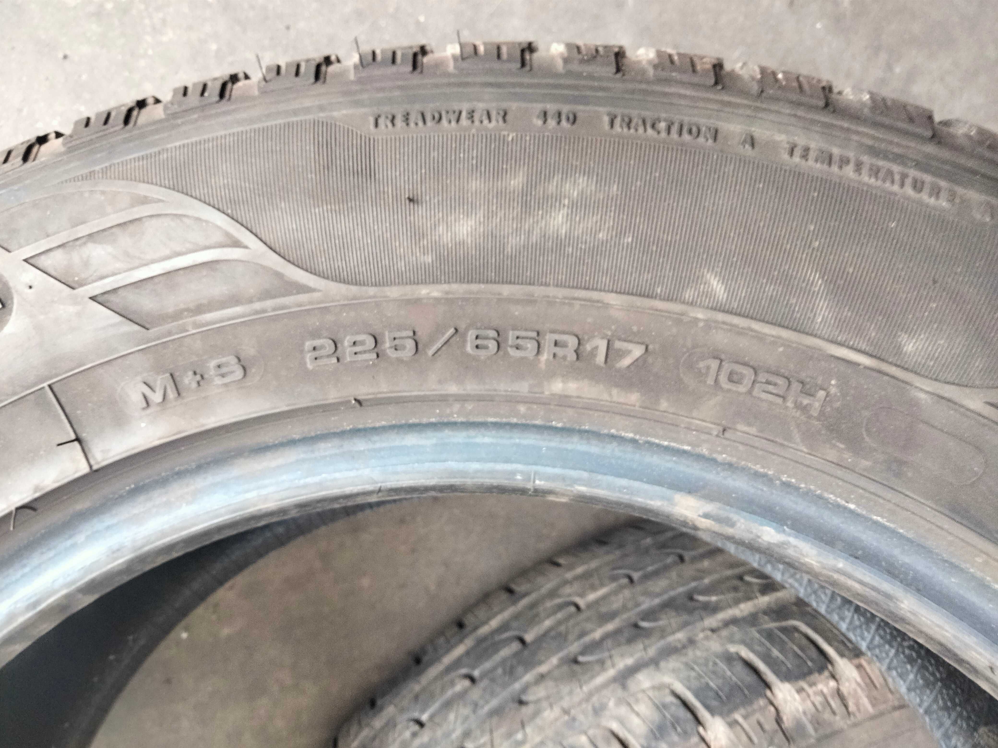 225 65R17 Goodyear