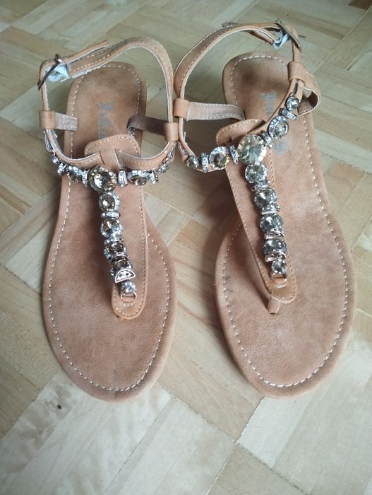 Sandały japonki na koturnie