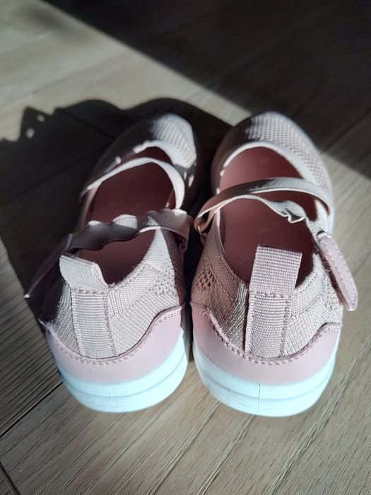 Śliczne butki z oddychającej tkaniny