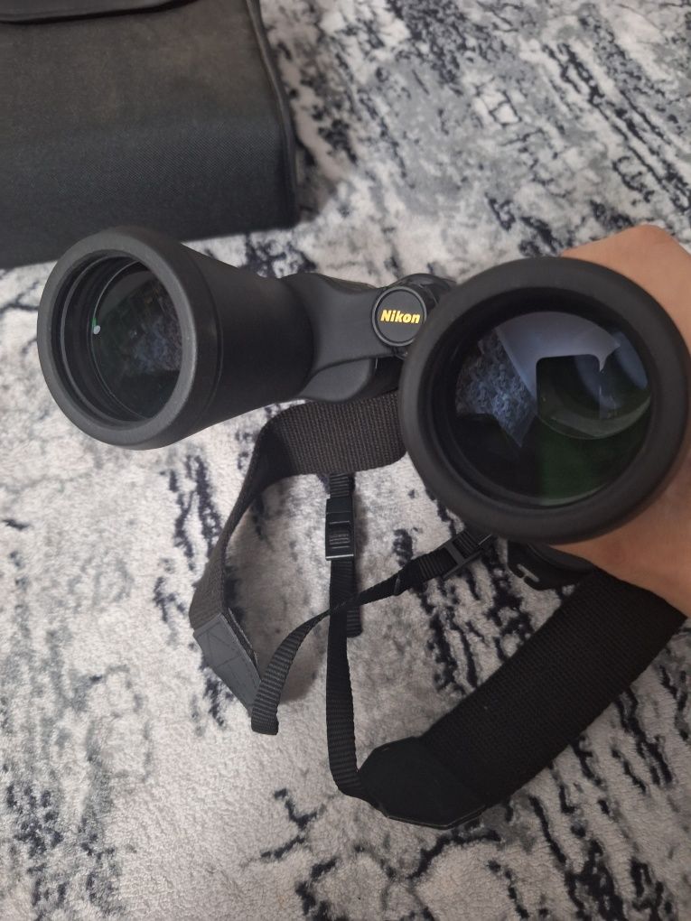 Бинокль Nikon Aculon A211