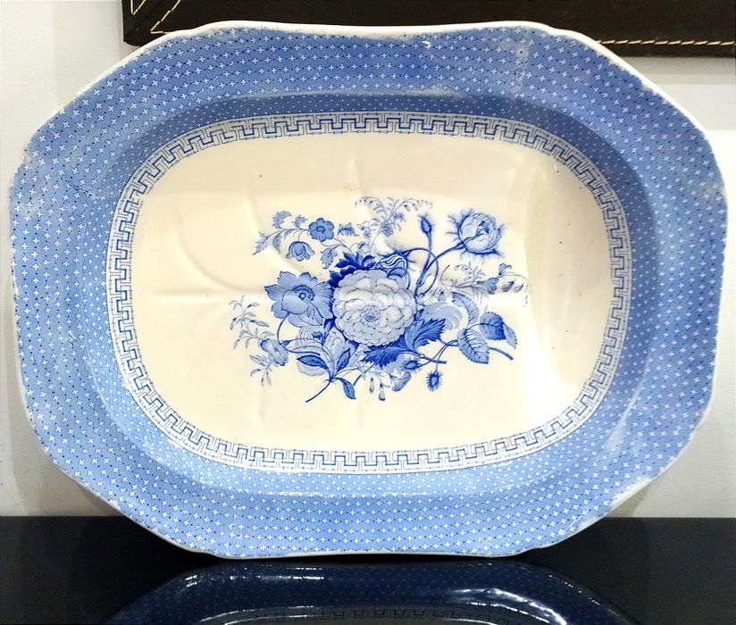 Grande travessa antiga.