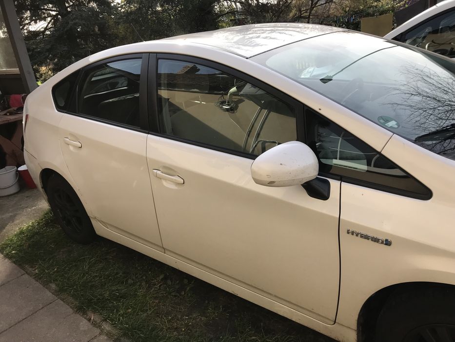 Cały na czesci Toyota prius III kod lakieru  070
