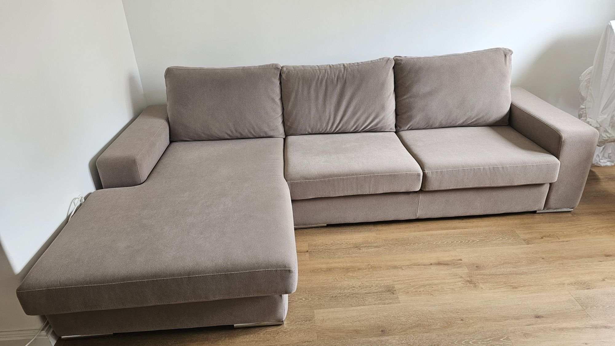 Sofá com chaise longue