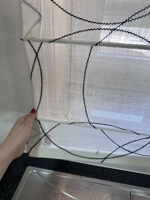 Cortina / Tela Branca com pormenores pretos