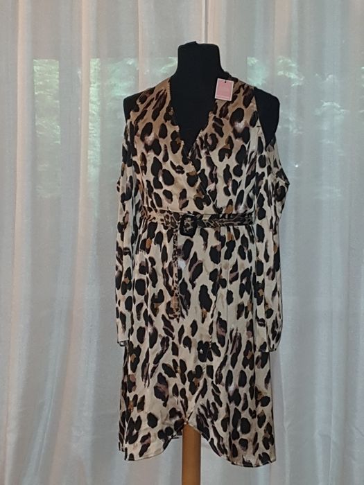 Prettylittlething nowa piekna sukienka
