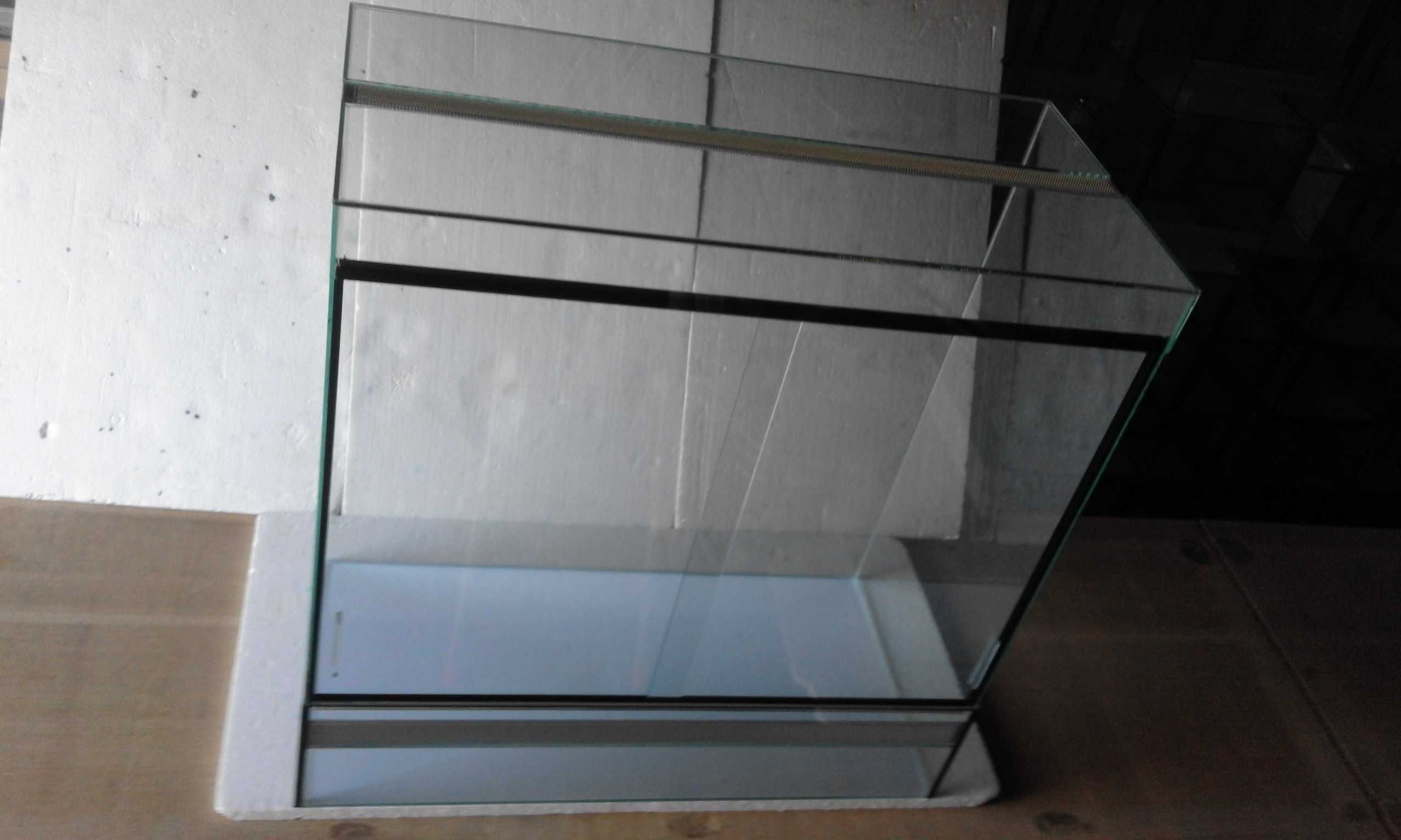 Terrarium 80x40x80H. Producent.