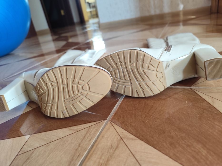 Зимові шкіряні сапожки/ черевики