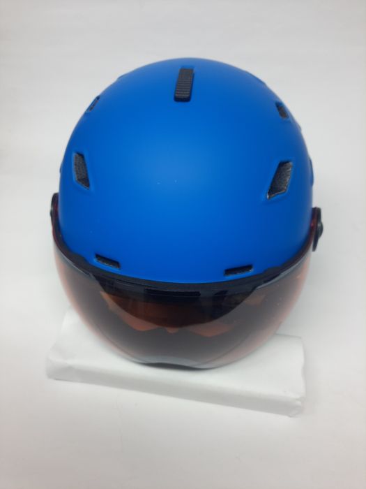 Kask narciarski z szybką