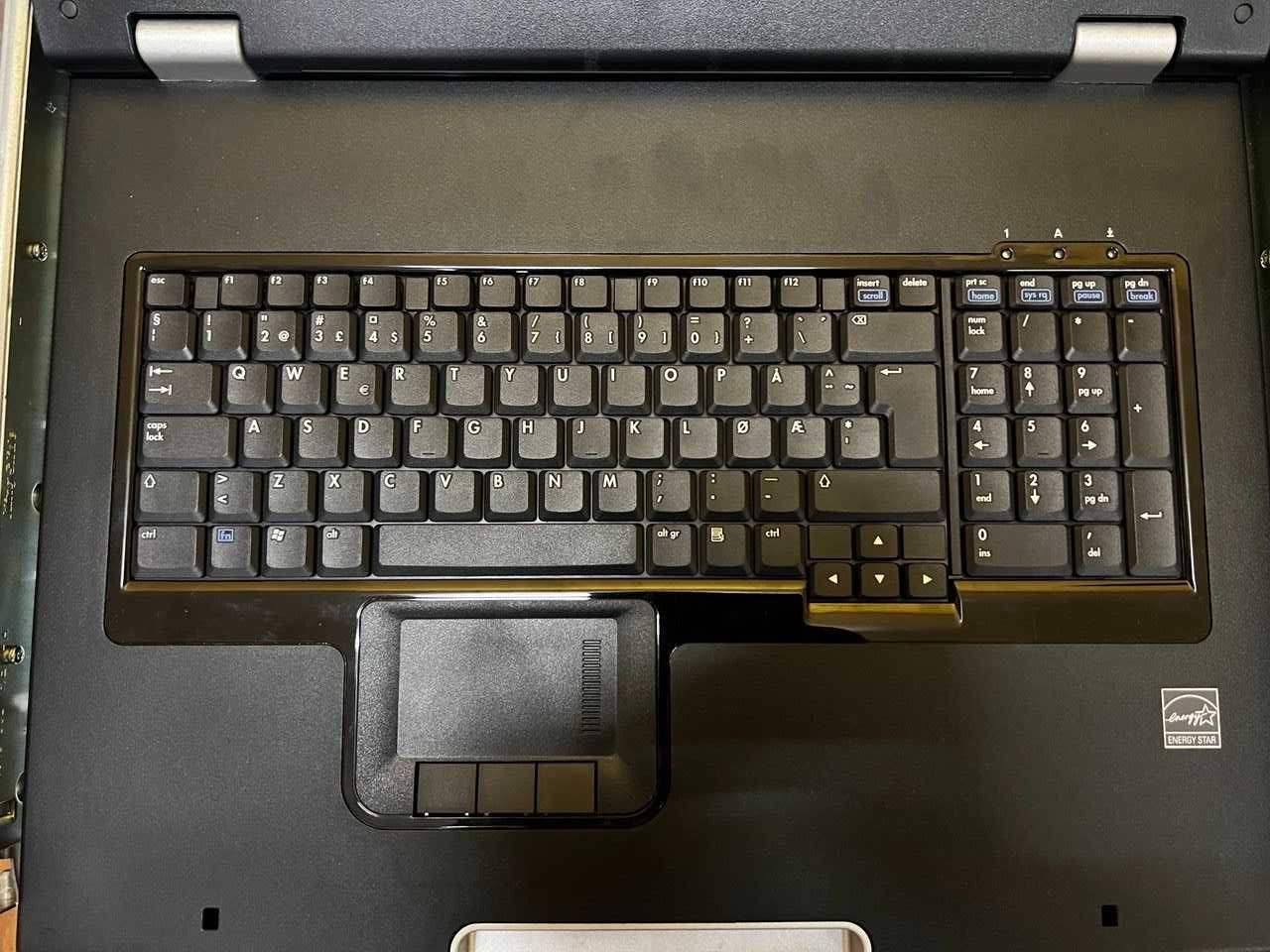 Консоль для підключення до серверів HP TFT7600 G2