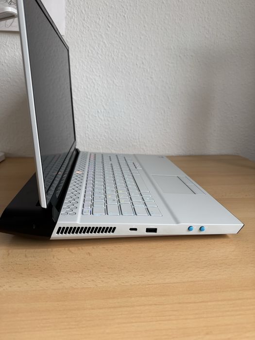 Alienware  Area51m r2