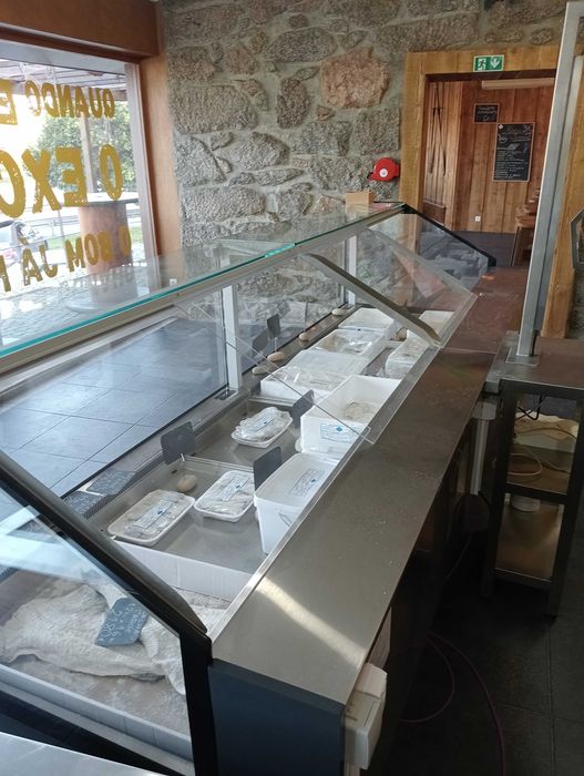 Vitrine Refrigerada e Outros Artigos