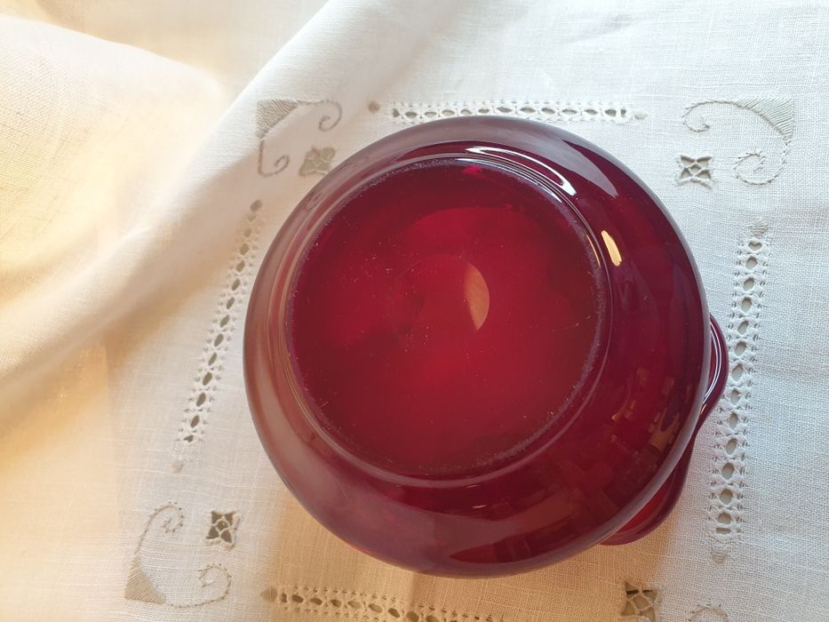 Wazonik, czarka, osiołek.