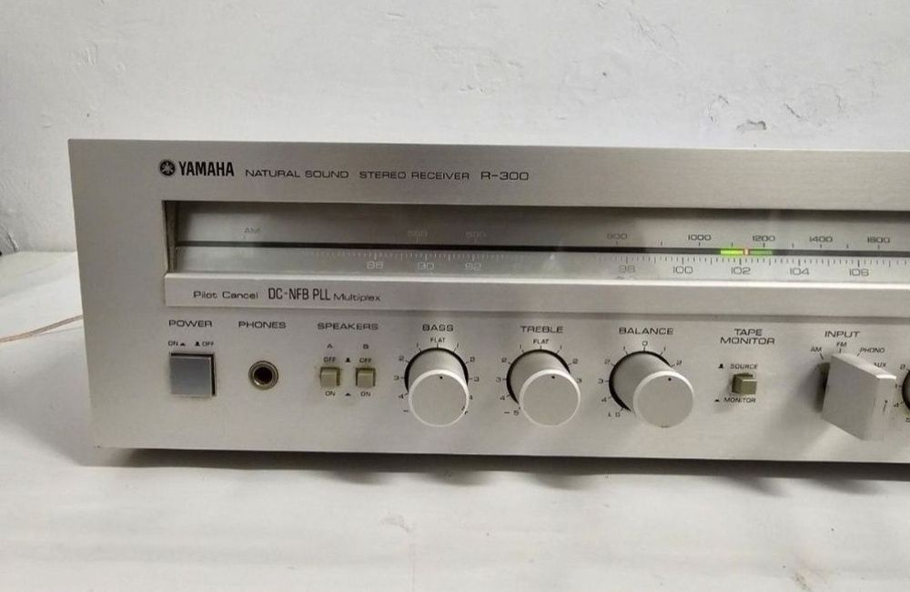 Amplituner Yamaha R-300. Made in Japan