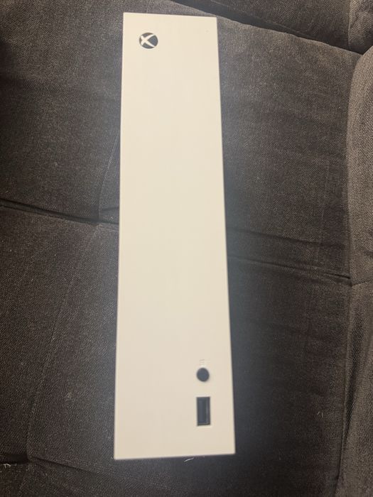 Sprzedam Xbox Series S + 2 pady
