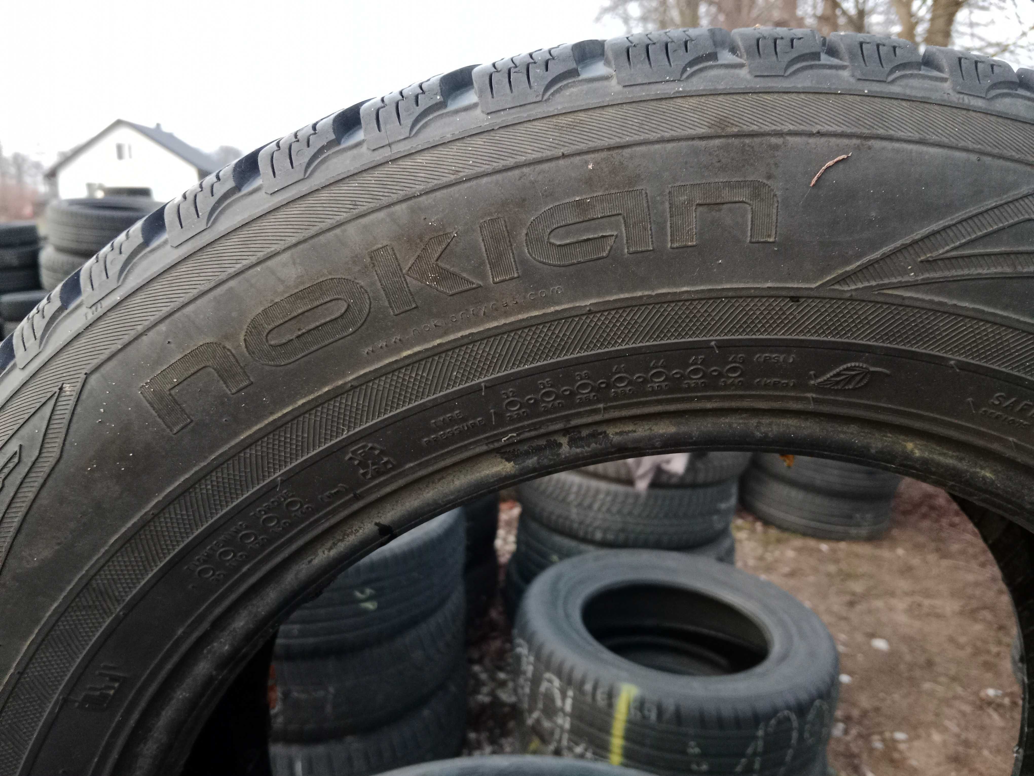 Opona używana 235/60R17 Nokian WR SUV 3 1szt.