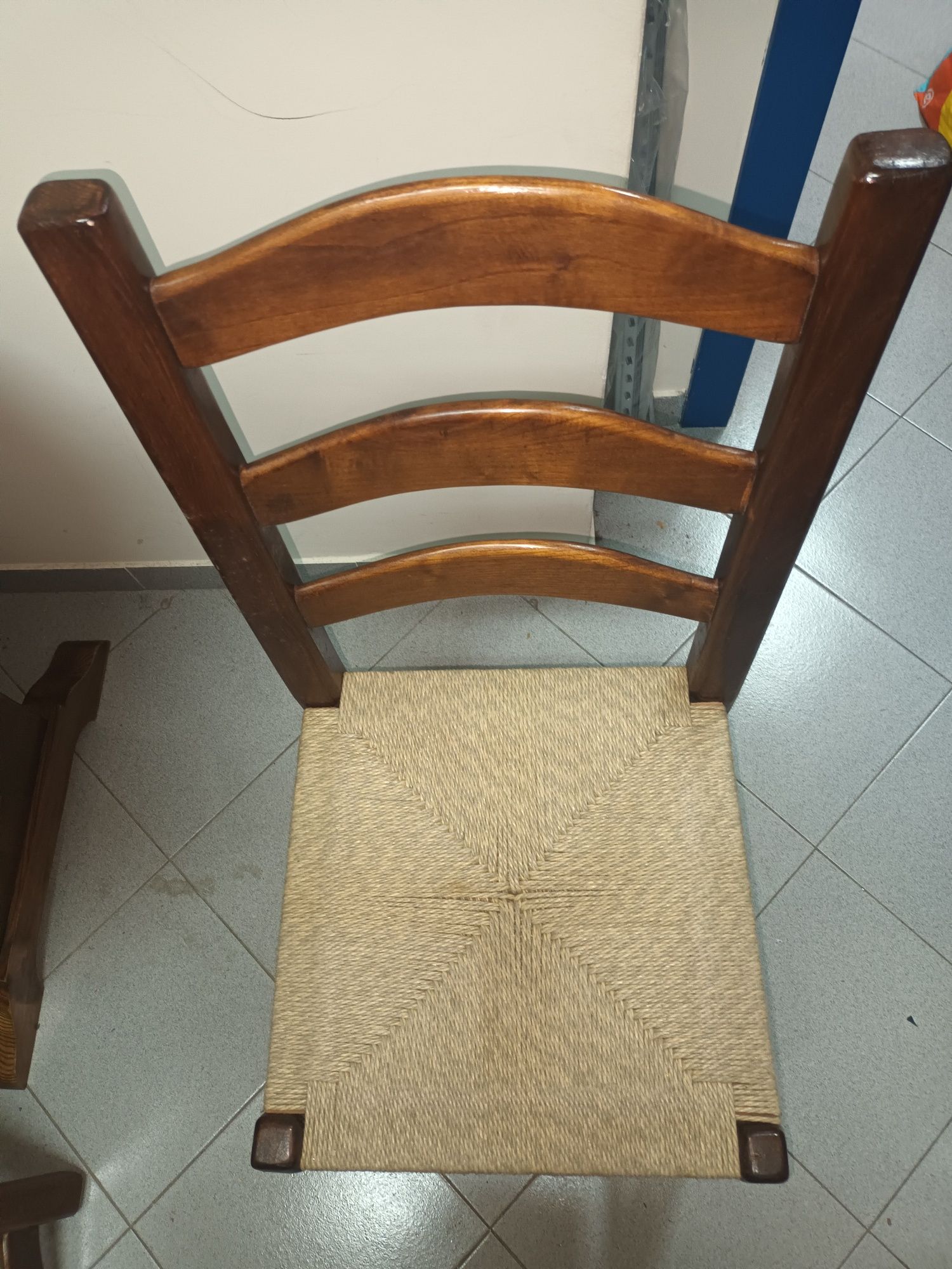 Mesa de cozinha em castanho