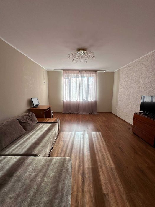 Простора 3-кімнатна квартира поряд з парком Перемоги!