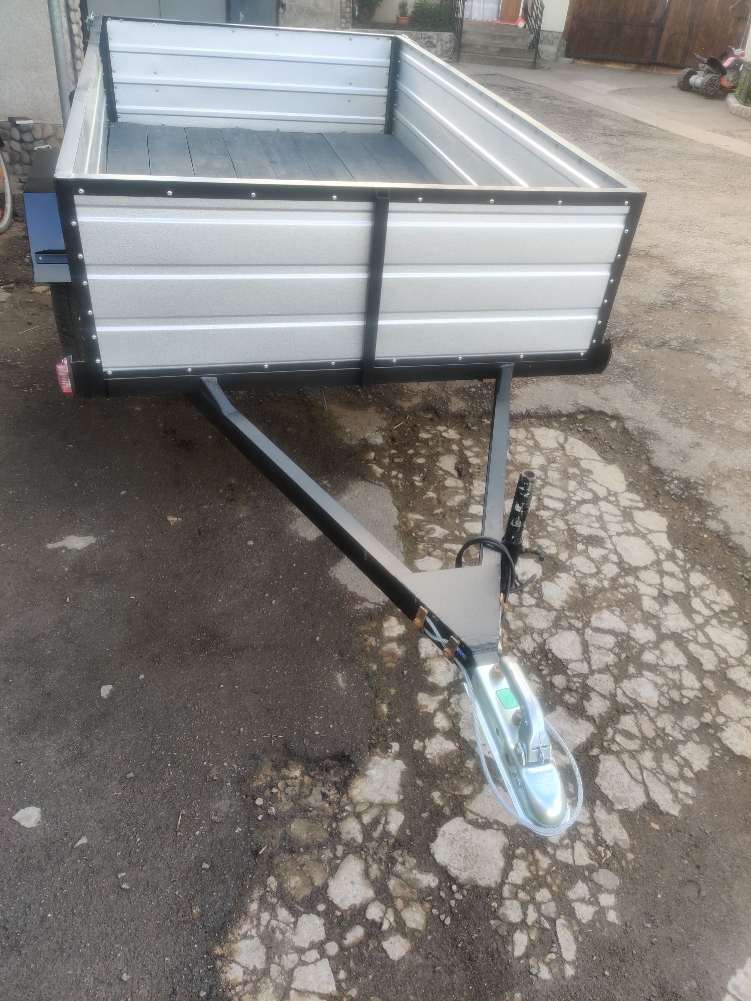 Причеп до легкового автомобіля