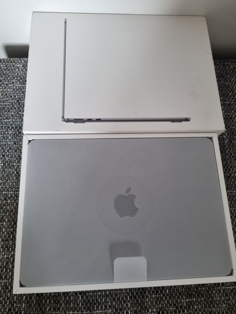 Nowy Macbook air 13.6 16/512 gb