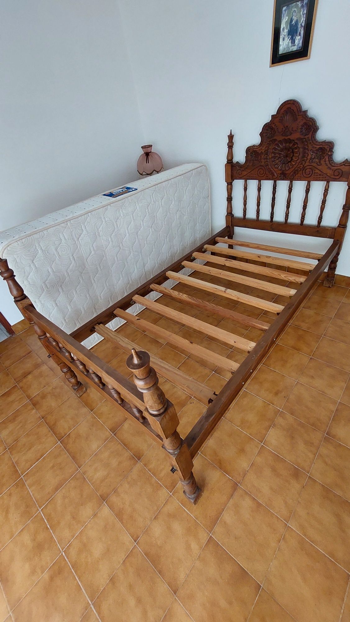 Cama de solteiro c/ colchão