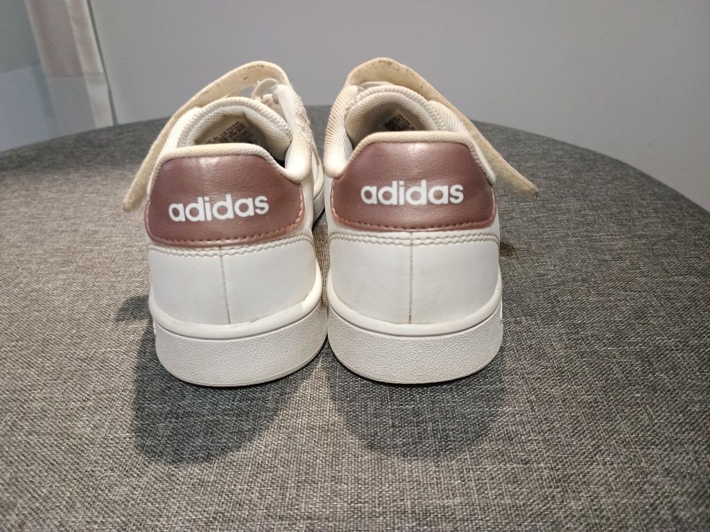 Białe Adidasy r. 34