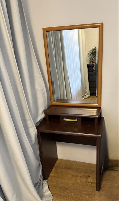Трюмо / туалетний столик із дзеркалом