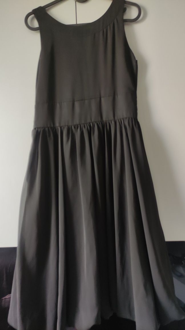 Czarna sukienka z żorzety r.36