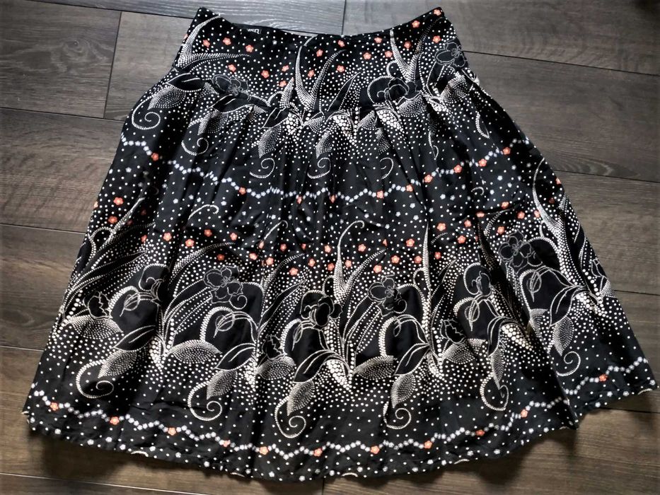 Soaked śliczna spódnica czarna wzorzysta S/M jak nowa