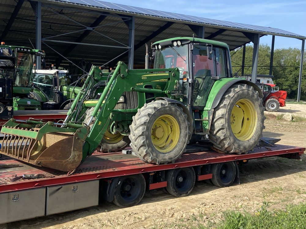 Ciagnik rolniczy John Deere 6430 z ładowaczem