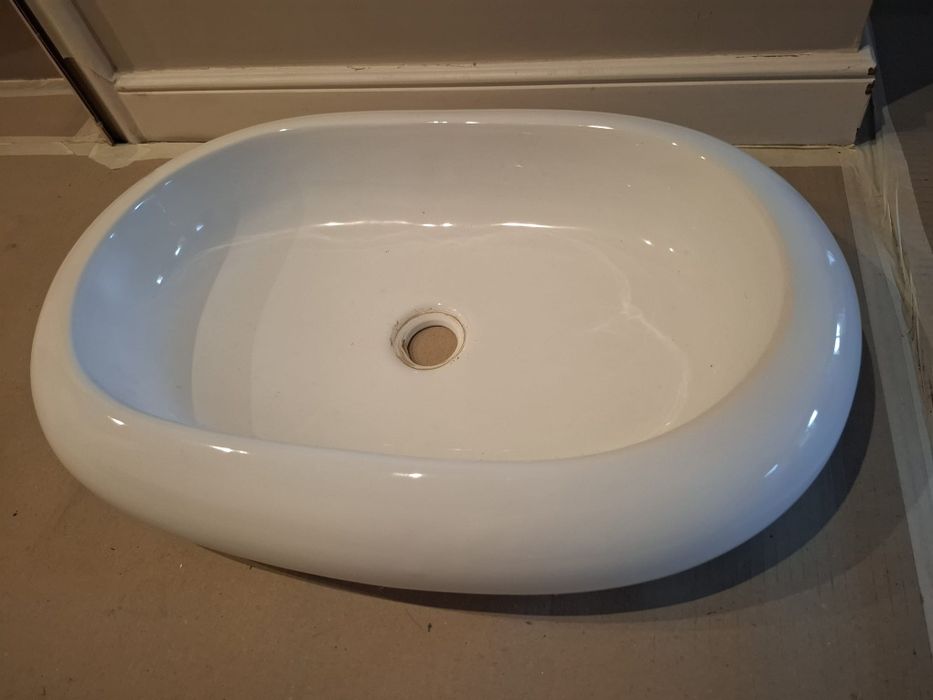 Lavatório oval de pousar