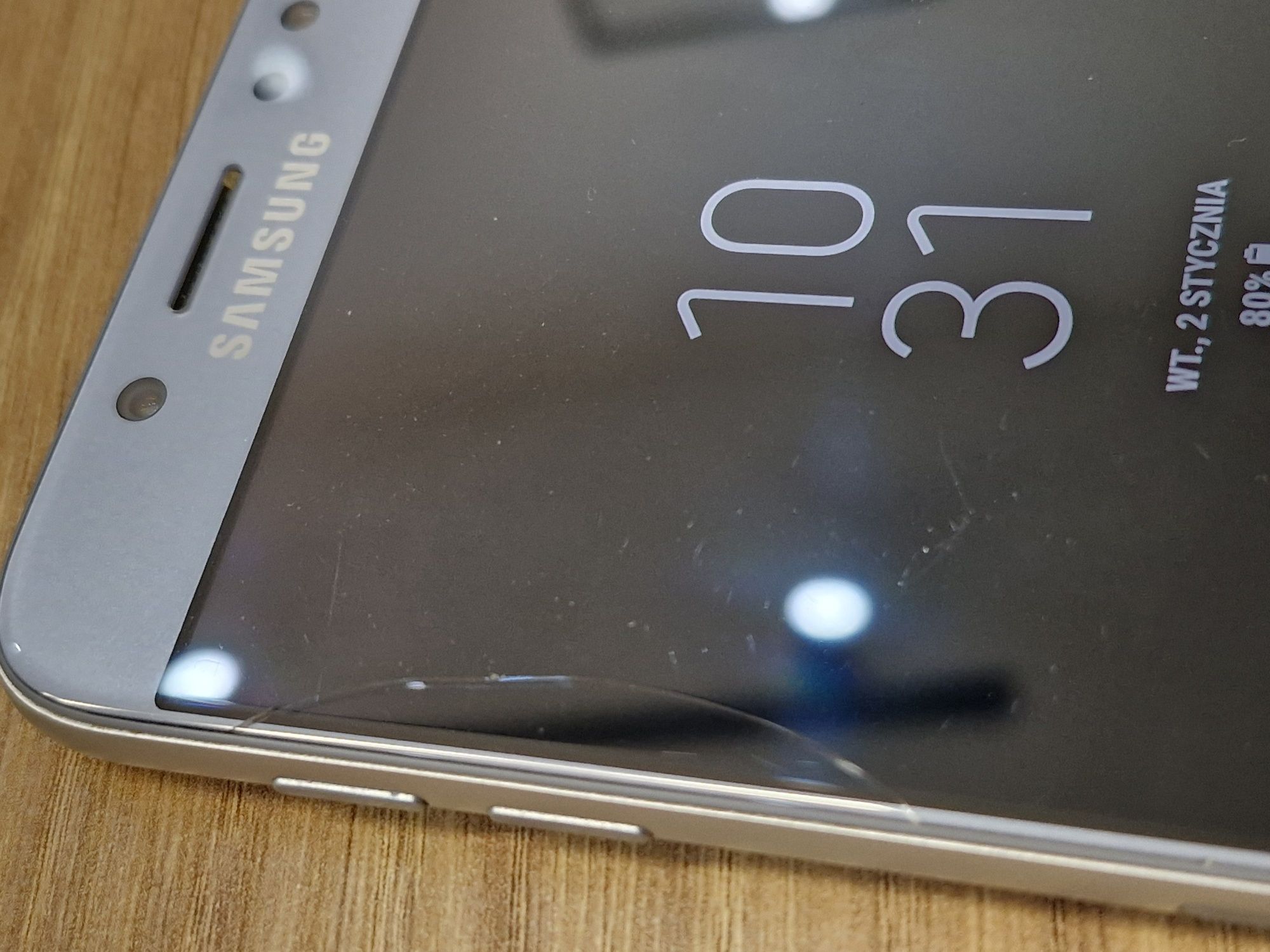 Telefon Samsung J7