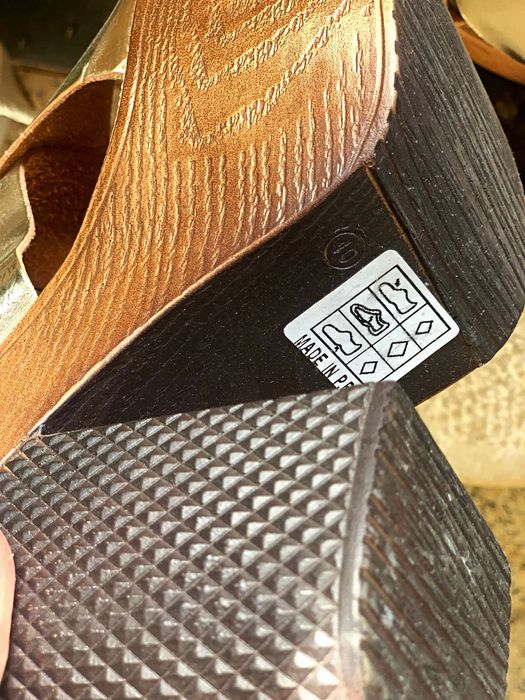 Sandálias plataforma douradas - tam 40