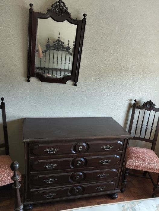Quarto antigo completo