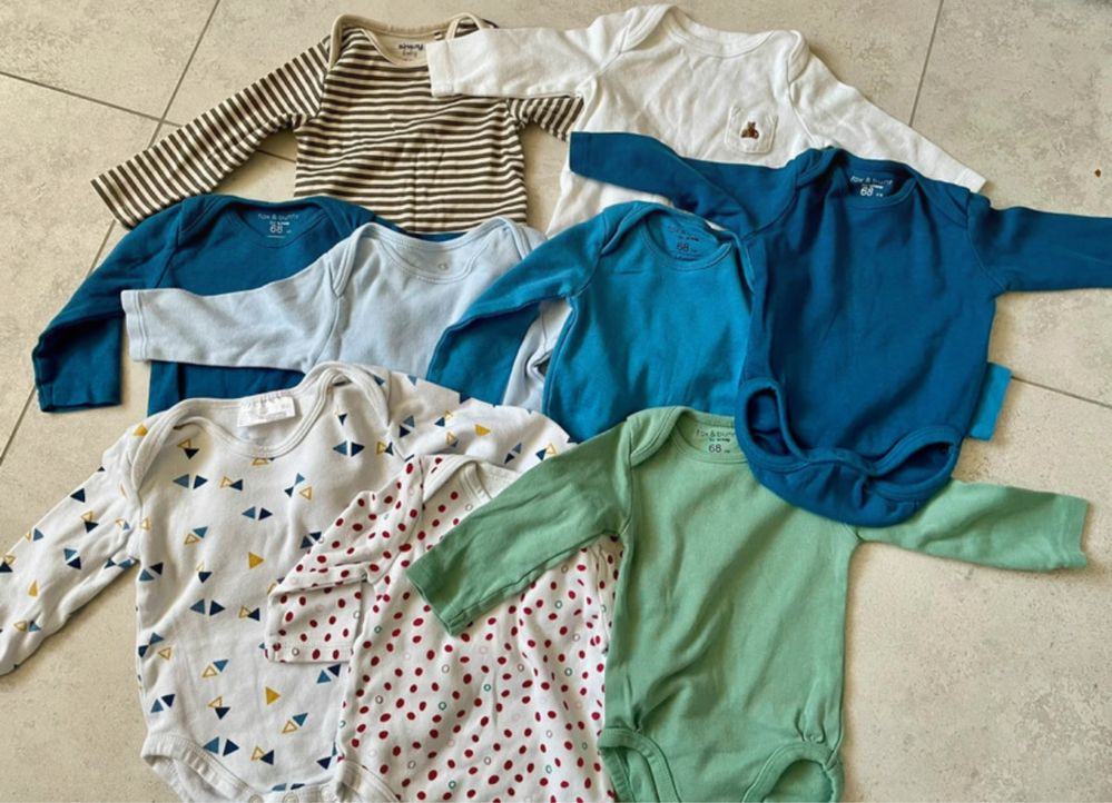 Paka ubrań 80 szt skarpetki spodnie body koszulka sweter czapka