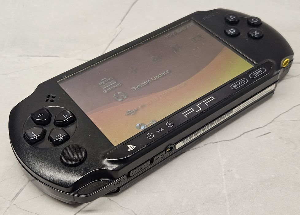 Konsola Sony PlayStation Portable PSP-E1004 +9 gier