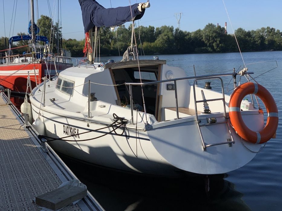 Продам парусно-моторную яхту Jeanneau Poker 27