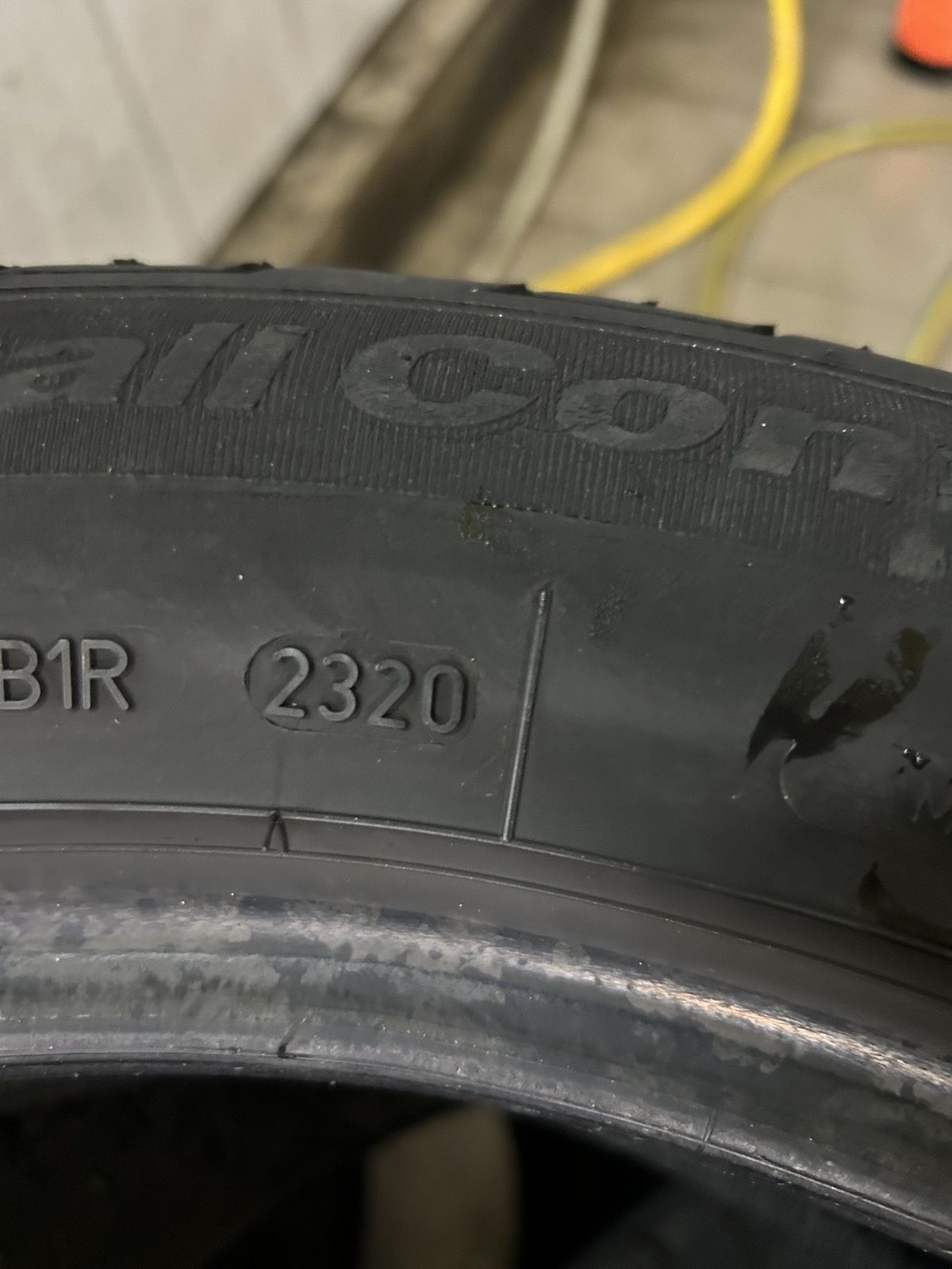 Продам зимову резину 255/50 r19